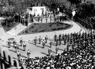 Inauguración da estatua de Millán Astray, en 1970