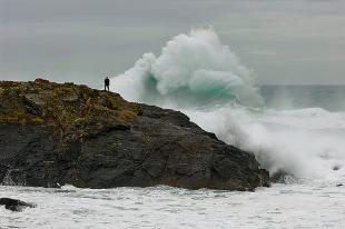 No mar rexístranse ondas de até seis metros (Flickr: Marcos Rodríguez)